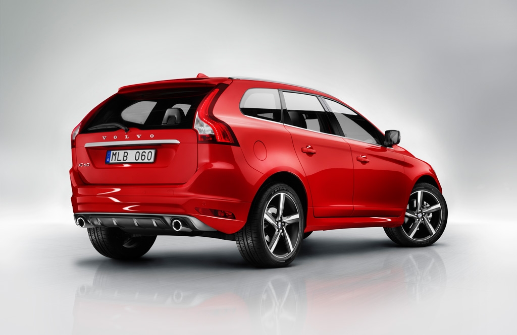 Volvo XC60 R-Design вид сзади