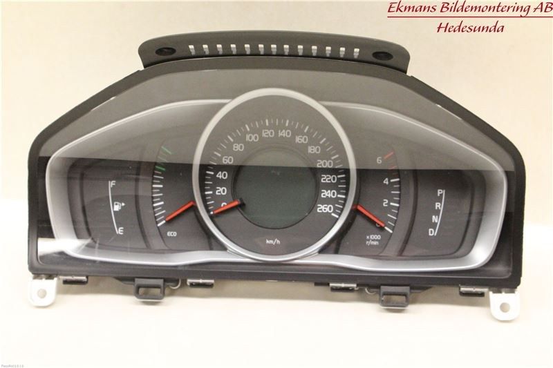 volvo_xc70_2014_combined_instrument.jpg