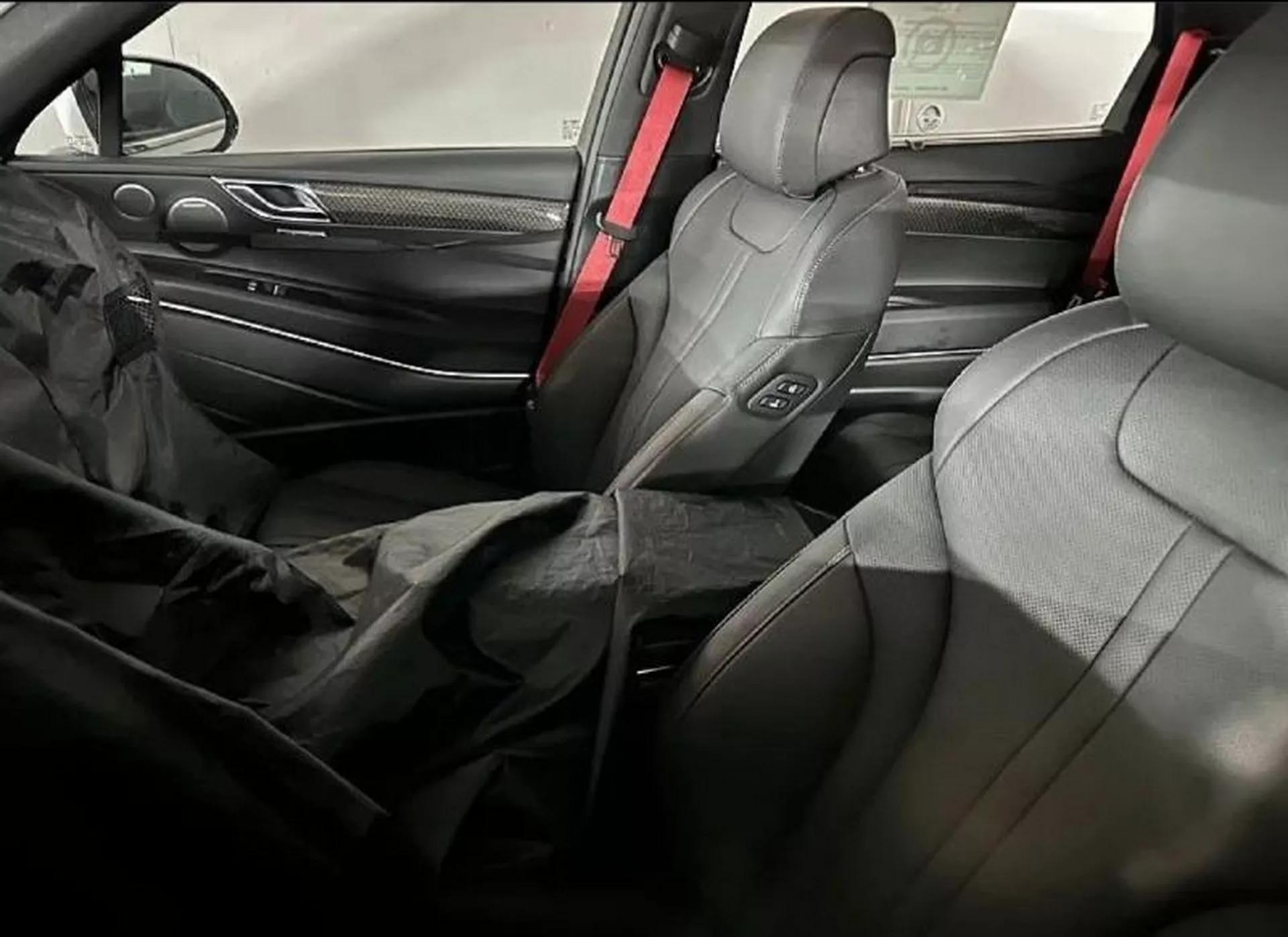 2024-Genesis-GV80-Coupe-4_large.png