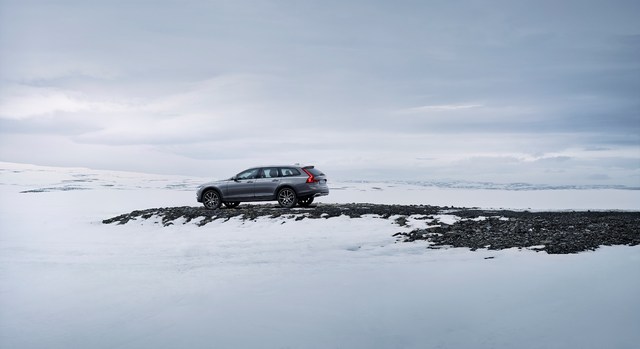 198323_New_Volvo_V90_Cross_Country_location.jpg