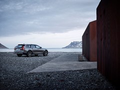 198325_New_Volvo_V90_Cross_Country_location.jpg