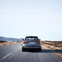 198310_New_Volvo_V90_Cross_Country_Driving_Matte.jpg