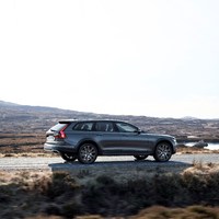 198317_New_Volvo_V90_Cross_Country_Driving.jpg