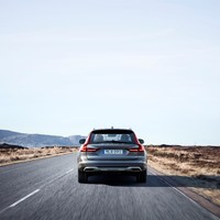 198318_New_Volvo_V90_Cross_Country_Driving.jpg