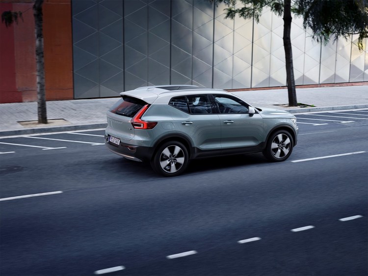 213084_New_Volvo_XC40_exterior.jpg