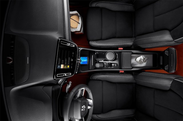 213041_New_Volvo_XC40_interior.jpg