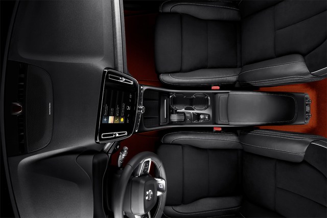 213052_New_Volvo_XC40_interior.jpg