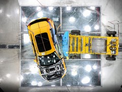 213031_New_Volvo_XC40_Crash_Test_side_impact_from_above.jpg