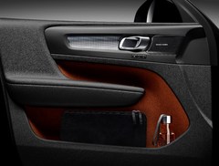 213054_New_Volvo_XC40_interior.jpg