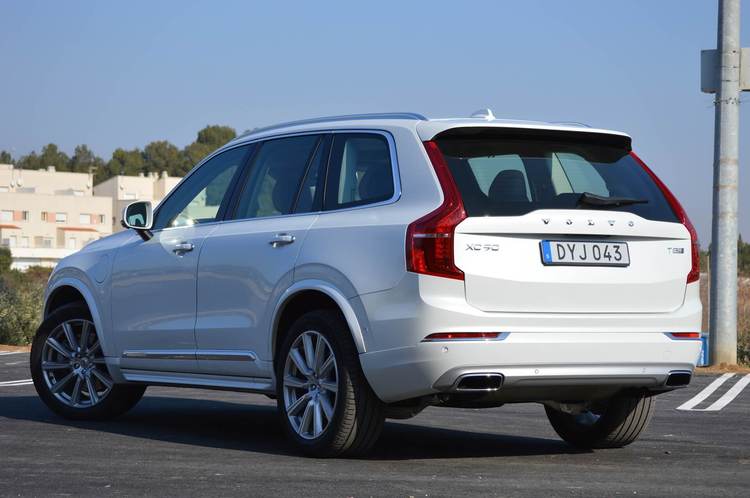 Volvo-XC90-4.jpg