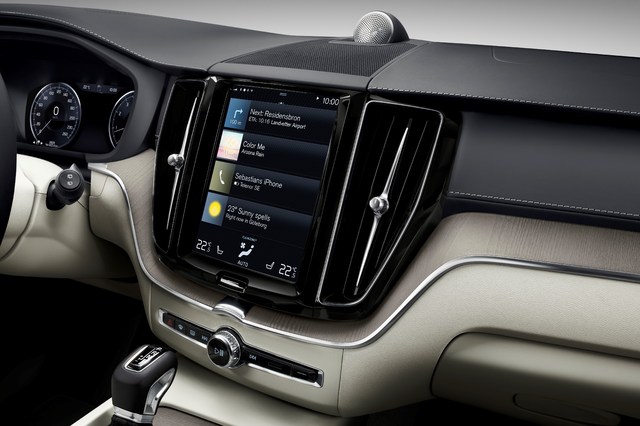 205054_The_new_Volvo_XC60_Sensus_centre_display_updates.jpg