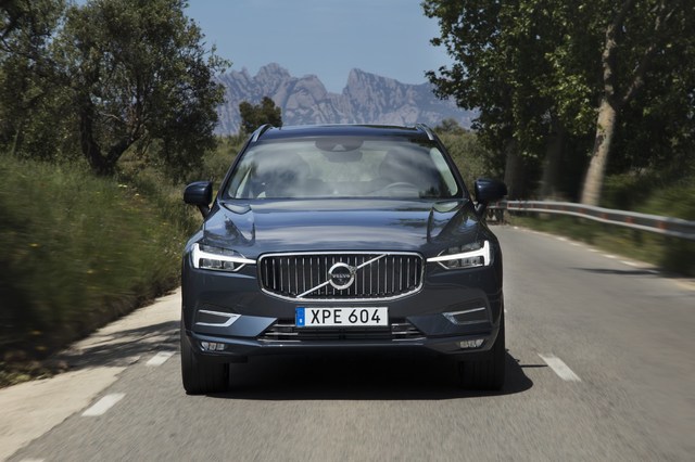 208157_The_new_Volvo_XC60_T6.jpg