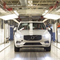 207631_The_first_new_XC60_rolls_off_the_production_line_in_Torslanda_Sweden.jpg