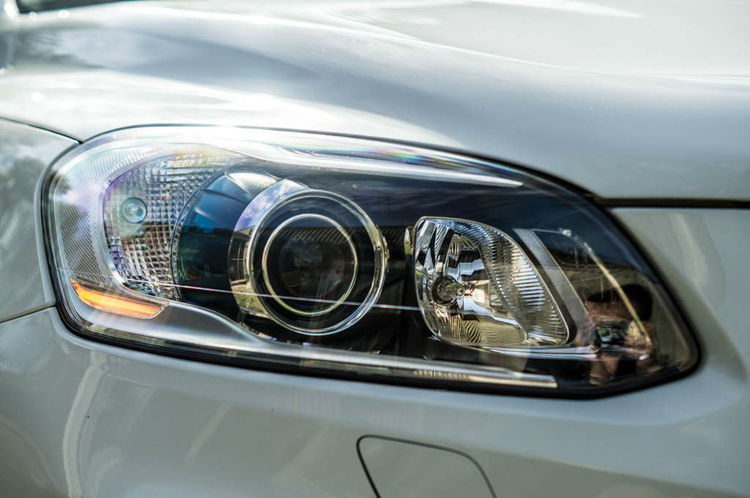 2015-Volvo-XC60-RDesign-D4-Review-Active-Bending-Xenon-Headlights-carwitter.jpg