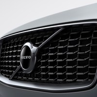 248307_The_refreshed_Volvo_XC90_R-Design_T8_Twin_Engine_in_Thunder_Grey.jpg